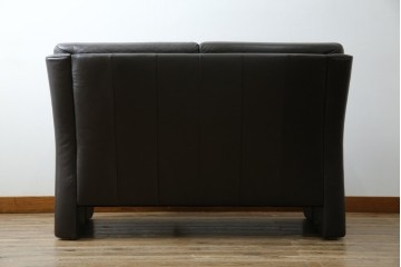 中古　美品　IDC大塚家具取り扱い　ヒモラ(himolla)　上質な本革素材と快適な座り心地が魅力の2Pソファ　定価約25万円　(R-083784)