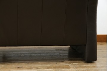 中古　美品　IDC大塚家具取り扱い　ヒモラ(himolla)　上質な本革素材と快適な座り心地が魅力の2Pソファ　定価約25万円　(R-083784)