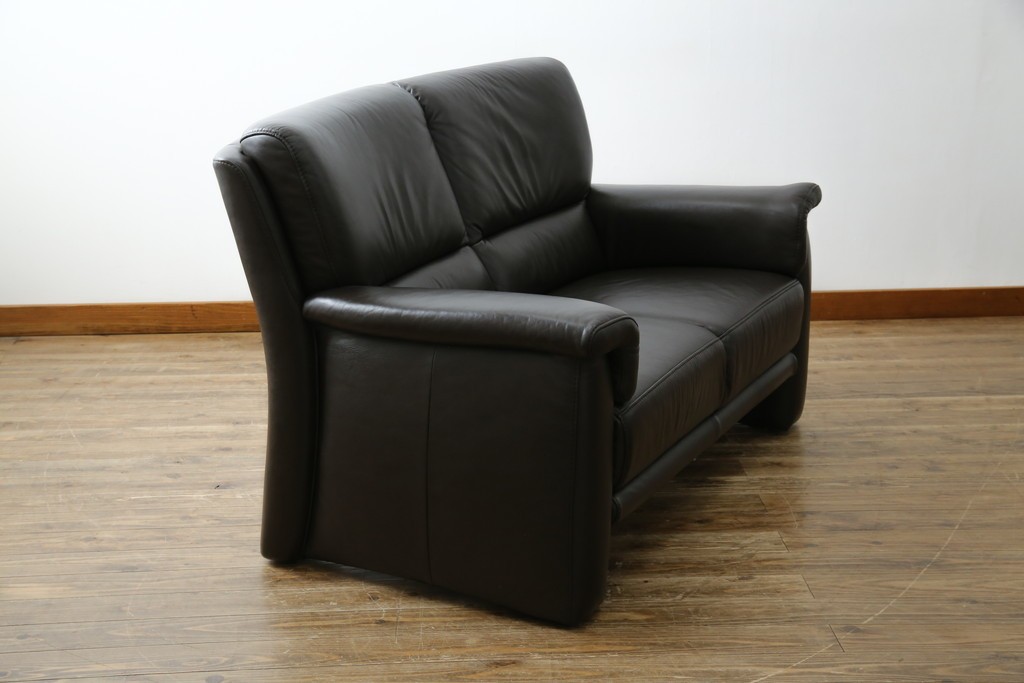 中古　美品　IDC大塚家具取り扱い　ヒモラ(himolla)　上質な本革素材と快適な座り心地が魅力の2Pソファ　定価約25万円　(R-083784)