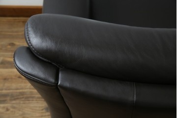 中古　美品　IDC大塚家具取り扱い　ヒモラ(himolla)　上質な本革素材と快適な座り心地が魅力の2Pソファ　定価約25万円　(R-083784)