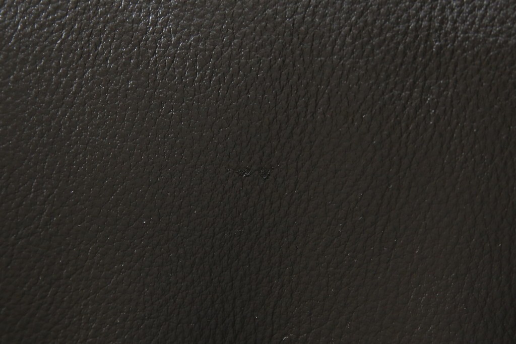 中古　美品　IDC大塚家具取り扱い　ヒモラ(himolla)　上質な本革素材と快適な座り心地が魅力の2Pソファ　定価約25万円　(R-083784)