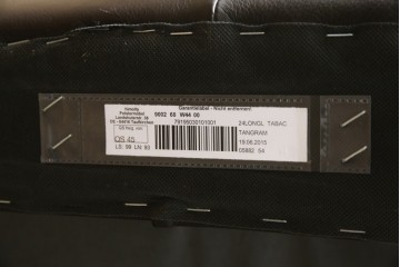 中古　美品　IDC大塚家具取り扱い　ヒモラ(himolla)　上質な本革素材と快適な座り心地が魅力の2Pソファ　定価約25万円　(R-083784)