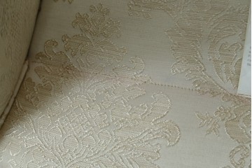 新古　未使用展示品　美品　イギリス　英国高級家具ブランド　Art forma(アートフォーマ)　ダマスク柄とフリンジのクラシカルな1人掛けソファとオットマンセット　定価(セット合計)約40万円　(R-083785)