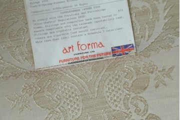 新古　未使用展示品　美品　イギリス　英国高級家具ブランド　Art forma(アートフォーマ)　ダマスク柄とフリンジのクラシカルな1人掛けソファとオットマンセット　定価(セット合計)約40万円　(R-083785)