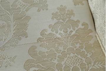 新古　未使用展示品　美品　イギリス　英国高級家具ブランド　Art forma(アートフォーマ)　ダマスク柄とフリンジのクラシカルな1人掛けソファとオットマンセット　定価(セット合計)約40万円　(R-083785)