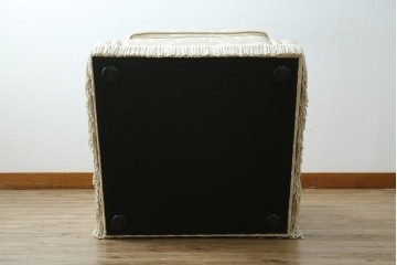 新古　未使用展示品　美品　イギリス　英国高級家具ブランド　Art forma(アートフォーマ)　ダマスク柄とフリンジのクラシカルな1人掛けソファとオットマンセット　定価(セット合計)約40万円　(R-083785)