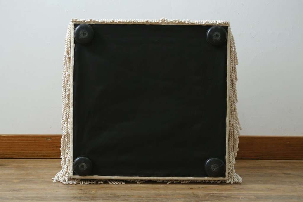 新古　未使用展示品　美品　イギリス　英国高級家具ブランド　Art forma(アートフォーマ)　ダマスク柄とフリンジのクラシカルな1人掛けソファとオットマンセット　定価(セット合計)約40万円　(R-083785)