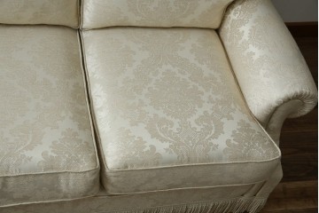 中古　展示品　美品　イギリス　英国高級家具ブランド　Art forma(アートフォーマ)　ダマスク柄とフリンジのクラシカルな3人掛けソファ　定価約55万円相当　(R-083786)