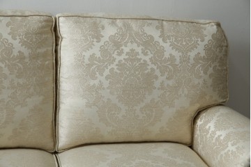中古　展示品　美品　イギリス　英国高級家具ブランド　Art forma(アートフォーマ)　ダマスク柄とフリンジのクラシカルな3人掛けソファ　定価約55万円相当　(R-083786)