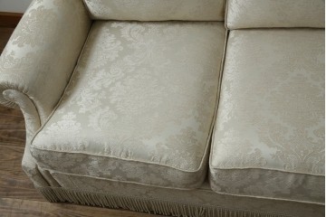 中古　展示品　美品　イギリス　英国高級家具ブランド　Art forma(アートフォーマ)　ダマスク柄とフリンジのクラシカルな3人掛けソファ　定価約55万円相当　(R-083786)