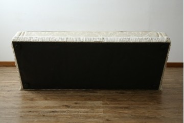 中古　展示品　美品　イギリス　英国高級家具ブランド　Art forma(アートフォーマ)　ダマスク柄とフリンジのクラシカルな3人掛けソファ　定価約55万円相当　(R-083786)