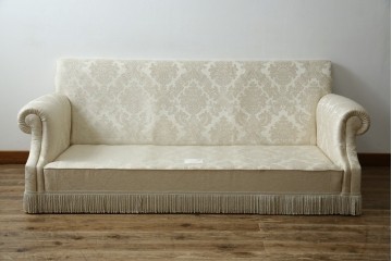 中古　展示品　美品　イギリス　英国高級家具ブランド　Art forma(アートフォーマ)　ダマスク柄とフリンジのクラシカルな3人掛けソファ　定価約55万円相当　(R-083786)