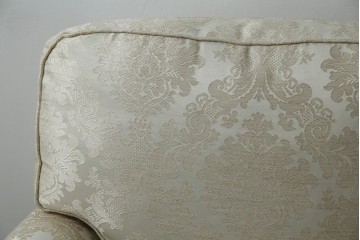 中古　展示品　美品　イギリス　英国高級家具ブランド　Art forma(アートフォーマ)　ダマスク柄とフリンジのクラシカルな3人掛けソファ　定価約55万円相当　(R-083786)