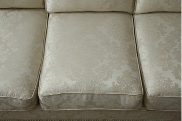 中古　展示品　美品　イギリス　英国高級家具ブランド　Art forma(アートフォーマ)　ダマスク柄とフリンジのクラシカルな3人掛けソファ　定価約55万円相当　(R-083786)