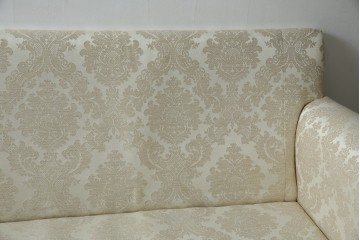 中古　展示品　美品　イギリス　英国高級家具ブランド　Art forma(アートフォーマ)　ダマスク柄とフリンジのクラシカルな3人掛けソファ　定価約55万円相当　(R-083786)