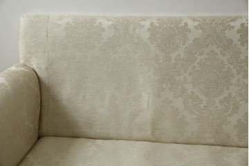 中古　展示品　美品　イギリス　英国高級家具ブランド　Art forma(アートフォーマ)　ダマスク柄とフリンジのクラシカルな3人掛けソファ　定価約55万円相当　(R-083786)