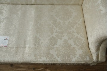 中古　展示品　美品　イギリス　英国高級家具ブランド　Art forma(アートフォーマ)　ダマスク柄とフリンジのクラシカルな3人掛けソファ　定価約55万円相当　(R-083786)