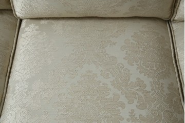 中古　展示品　美品　イギリス　英国高級家具ブランド　Art forma(アートフォーマ)　ダマスク柄とフリンジのクラシカルな3人掛けソファ　定価約55万円相当　(R-083786)