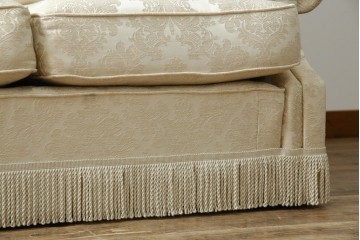 中古　展示品　美品　イギリス　英国高級家具ブランド　Art forma(アートフォーマ)　ダマスク柄とフリンジのクラシカルな3人掛けソファ　定価約55万円相当　(R-083786)