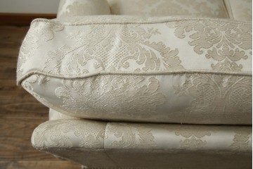 中古　展示品　美品　イギリス　英国高級家具ブランド　Art forma(アートフォーマ)　ダマスク柄とフリンジのクラシカルな3人掛けソファ　定価約55万円相当　(R-083786)