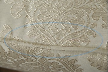 中古　展示品　美品　イギリス　英国高級家具ブランド　Art forma(アートフォーマ)　ダマスク柄とフリンジのクラシカルな3人掛けソファ　定価約55万円相当　(R-083786)