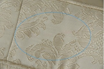 中古　展示品　美品　イギリス　英国高級家具ブランド　Art forma(アートフォーマ)　ダマスク柄とフリンジのクラシカルな3人掛けソファ　定価約55万円相当　(R-083786)