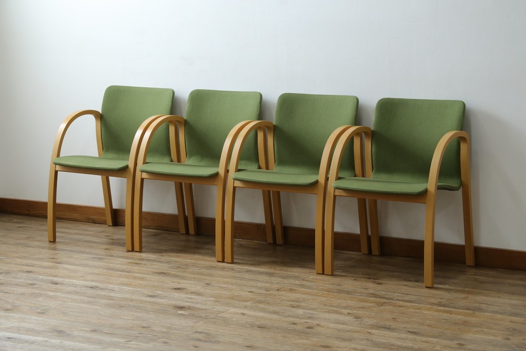 中古　arflex(アルフレックス)　FK　優しい色合いがナチュラルな印象を与えるアームチェア4脚セット　現行定価約374000円　(R-083788)