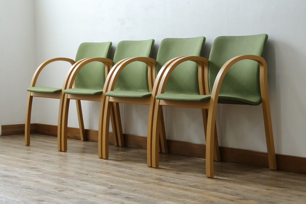 中古　arflex(アルフレックス)　FK　優しい色合いがナチュラルな印象を与えるアームチェア4脚セット　現行定価約374000円　(R-083788)