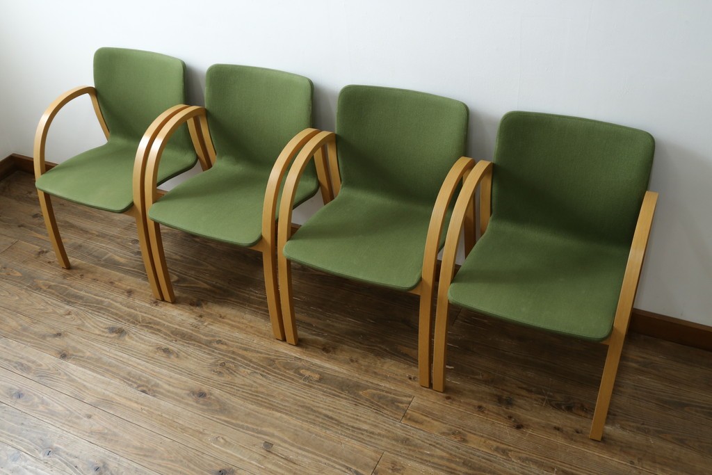 中古　arflex(アルフレックス)　FK　優しい色合いがナチュラルな印象を与えるアームチェア4脚セット　現行定価約374000円　(R-083788)