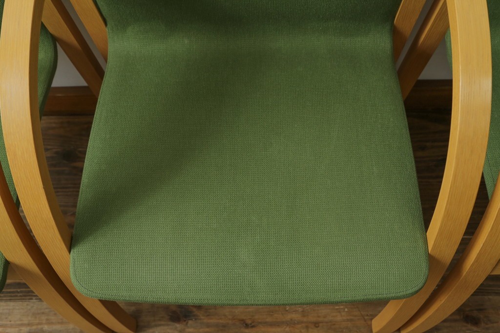 中古　arflex(アルフレックス)　FK　優しい色合いがナチュラルな印象を与えるアームチェア4脚セット　現行定価約374000円　(R-083788)