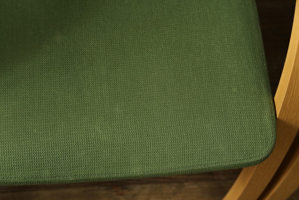 中古　arflex(アルフレックス)　FK　優しい色合いがナチュラルな印象を与えるアームチェア4脚セット　現行定価約374000円　(R-083788)