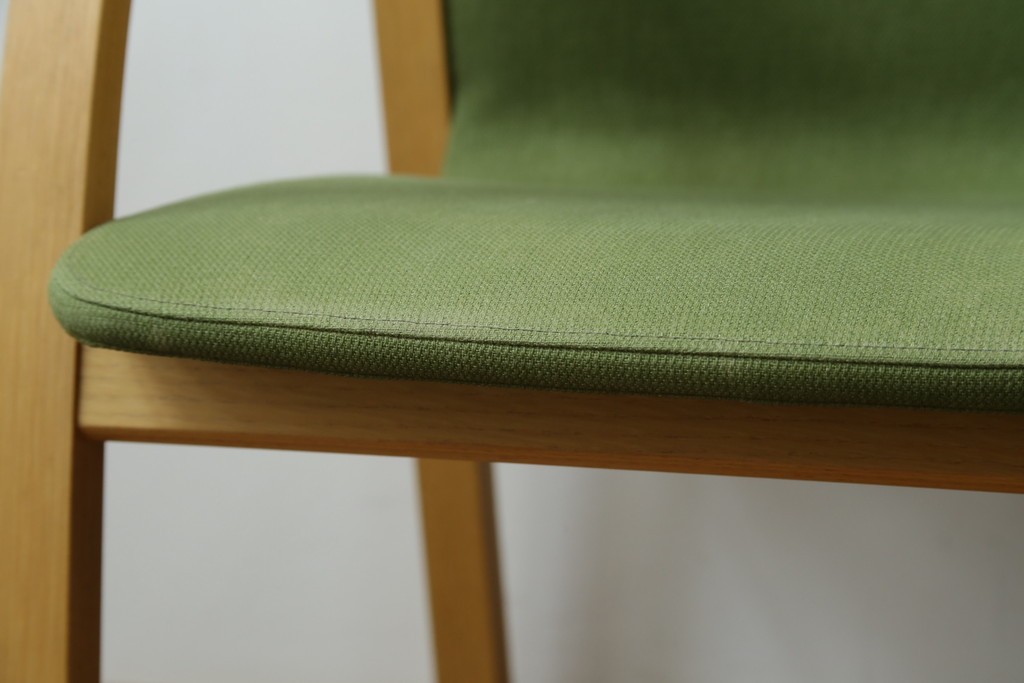 中古　arflex(アルフレックス)　FK　優しい色合いがナチュラルな印象を与えるアームチェア4脚セット　現行定価約374000円　(R-083788)