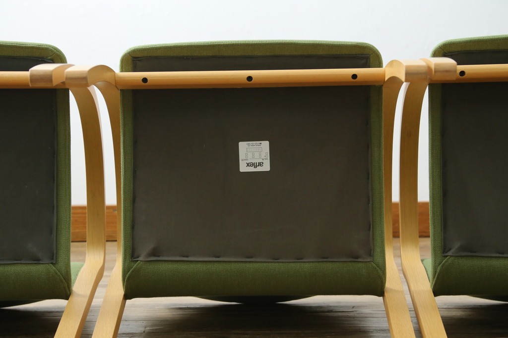 中古　arflex(アルフレックス)　FK　優しい色合いがナチュラルな印象を与えるアームチェア4脚セット　現行定価約374000円　(R-083788)