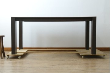 新古　未使用展示品　美品　arflex(アルフレックス)　REKTA(レクタ)　シンプルでスタイリッシュなデザインがかっこいいダイニングテーブル　定価約39万円　(R-083791)