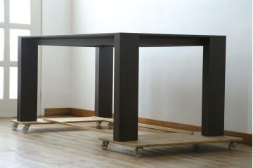 新古　未使用展示品　美品　arflex(アルフレックス)　REKTA(レクタ)　シンプルでスタイリッシュなデザインがかっこいいダイニングテーブル　定価約39万円　(R-083791)