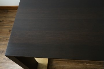 新古　未使用展示品　美品　arflex(アルフレックス)　REKTA(レクタ)　シンプルでスタイリッシュなデザインがかっこいいダイニングテーブル　定価約39万円　(R-083791)