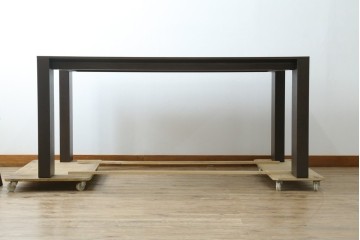 新古　未使用展示品　美品　arflex(アルフレックス)　REKTA(レクタ)　シンプルでスタイリッシュなデザインがかっこいいダイニングテーブル　定価約39万円　(R-083791)