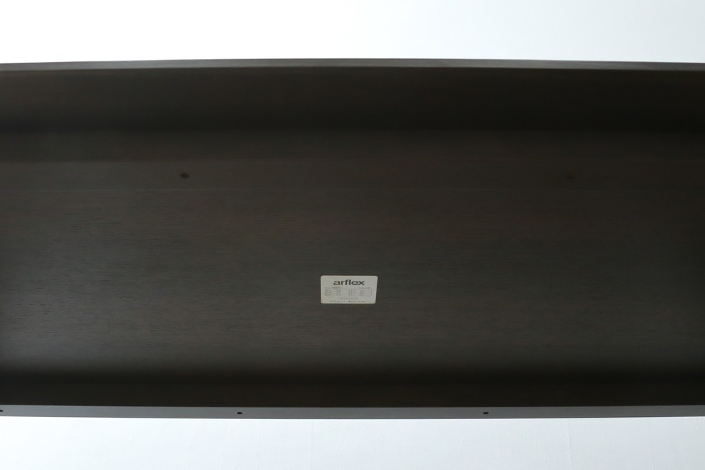 新古　未使用展示品　美品　arflex(アルフレックス)　REKTA(レクタ)　シンプルでスタイリッシュなデザインがかっこいいダイニングテーブル　定価約39万円　(R-083791)