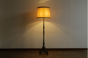 イタリアビンテージ　高級イタリア輸入品　ONYX ART　クラシカルエレガント　大理石ポールと美しい真鍮細工のフロアスタンド　(R-083792)