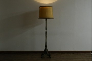 イタリアビンテージ　高級イタリア輸入品　ONYX ART　クラシカルエレガント　大理石ポールと美しい真鍮細工のフロアスタンド　(R-083792)