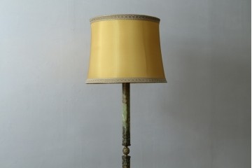 イタリアビンテージ　高級イタリア輸入品　ONYX ART　クラシカルエレガント　大理石ポールと美しい真鍮細工のフロアスタンド　(R-083792)