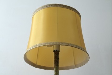 イタリアビンテージ　高級イタリア輸入品　ONYX ART　クラシカルエレガント　大理石ポールと美しい真鍮細工のフロアスタンド　(R-083792)