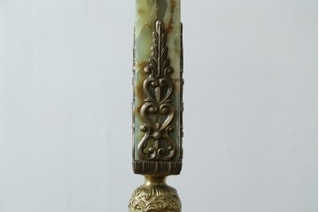 イタリアビンテージ　高級イタリア輸入品　ONYX ART　クラシカルエレガント　大理石ポールと美しい真鍮細工のフロアスタンド　(R-083792)