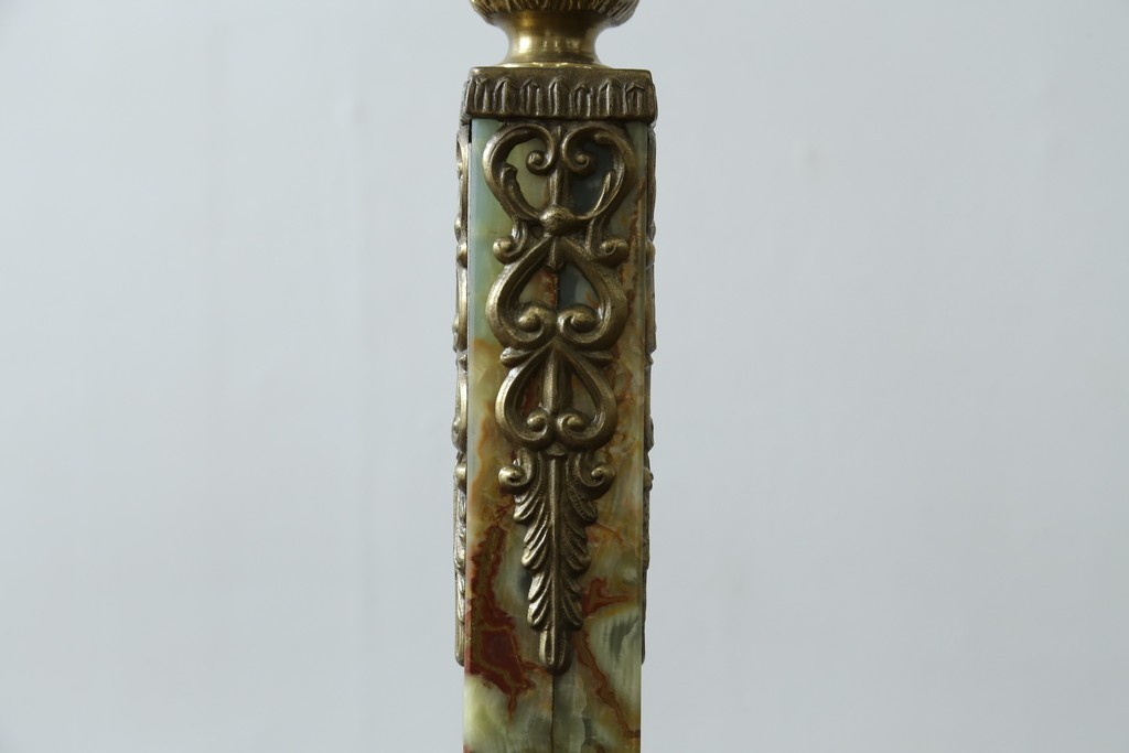 イタリアビンテージ　高級イタリア輸入品　ONYX ART　クラシカルエレガント　大理石ポールと美しい真鍮細工のフロアスタンド　(R-083792)