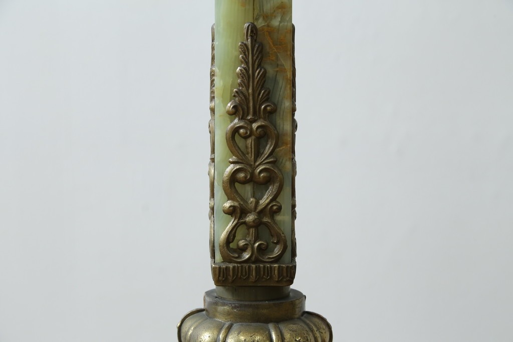 イタリアビンテージ　高級イタリア輸入品　ONYX ART　クラシカルエレガント　大理石ポールと美しい真鍮細工のフロアスタンド　(R-083792)