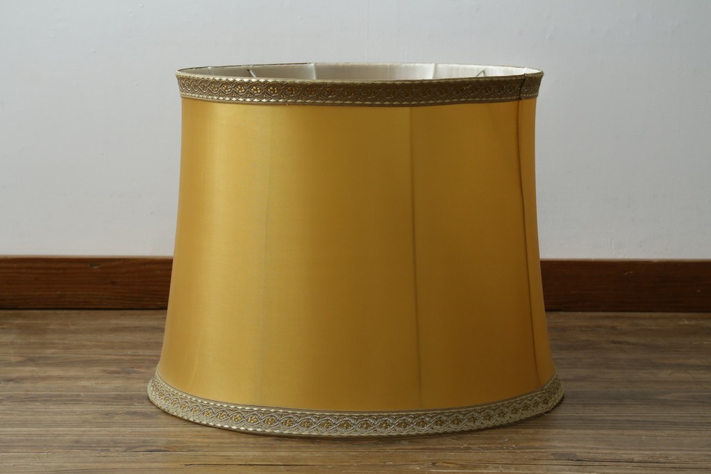 イタリアビンテージ　高級イタリア輸入品　ONYX ART　クラシカルエレガント　大理石ポールと美しい真鍮細工のフロアスタンド　(R-083792)