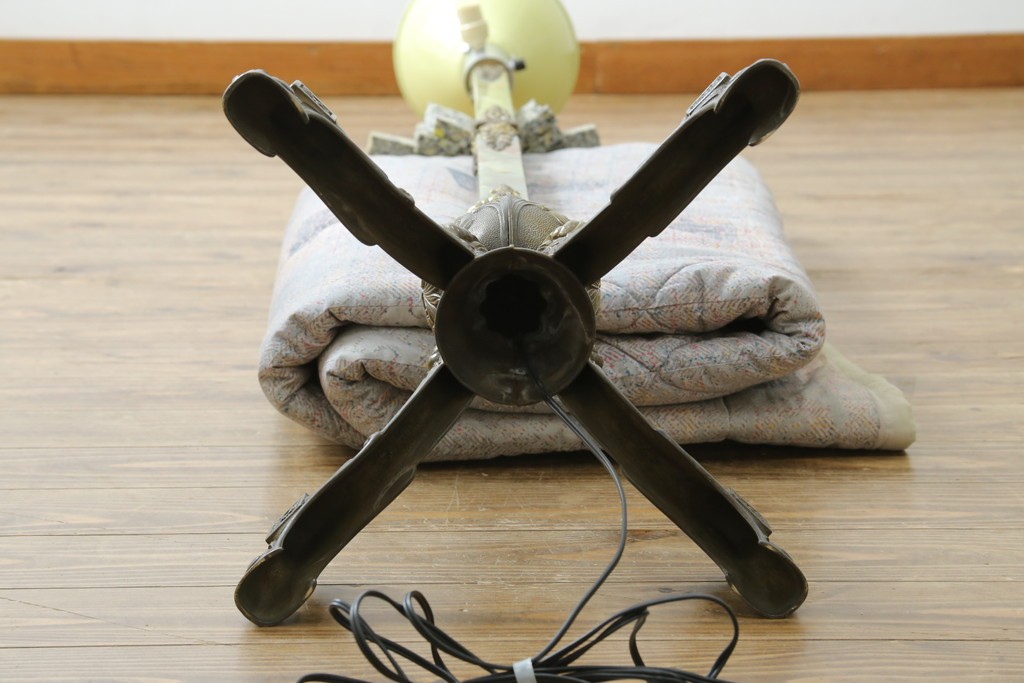 イタリアビンテージ　高級イタリア輸入品　ONYX ART　クラシカルエレガント　大理石ポールと美しい真鍮細工のフロアスタンド　(R-083792)