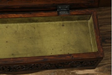 中国ビンテージ　民芸家具　龍・花の彫刻入り!引き出し付きアンティーク調収納箱　(R-083793)