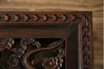 中国ビンテージ　民芸家具　龍・花の彫刻入り!引き出し付きアンティーク調収納箱　(R-083793)