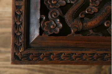 中国ビンテージ　民芸家具　龍・花の彫刻入り!引き出し付きアンティーク調収納箱　(R-083793)